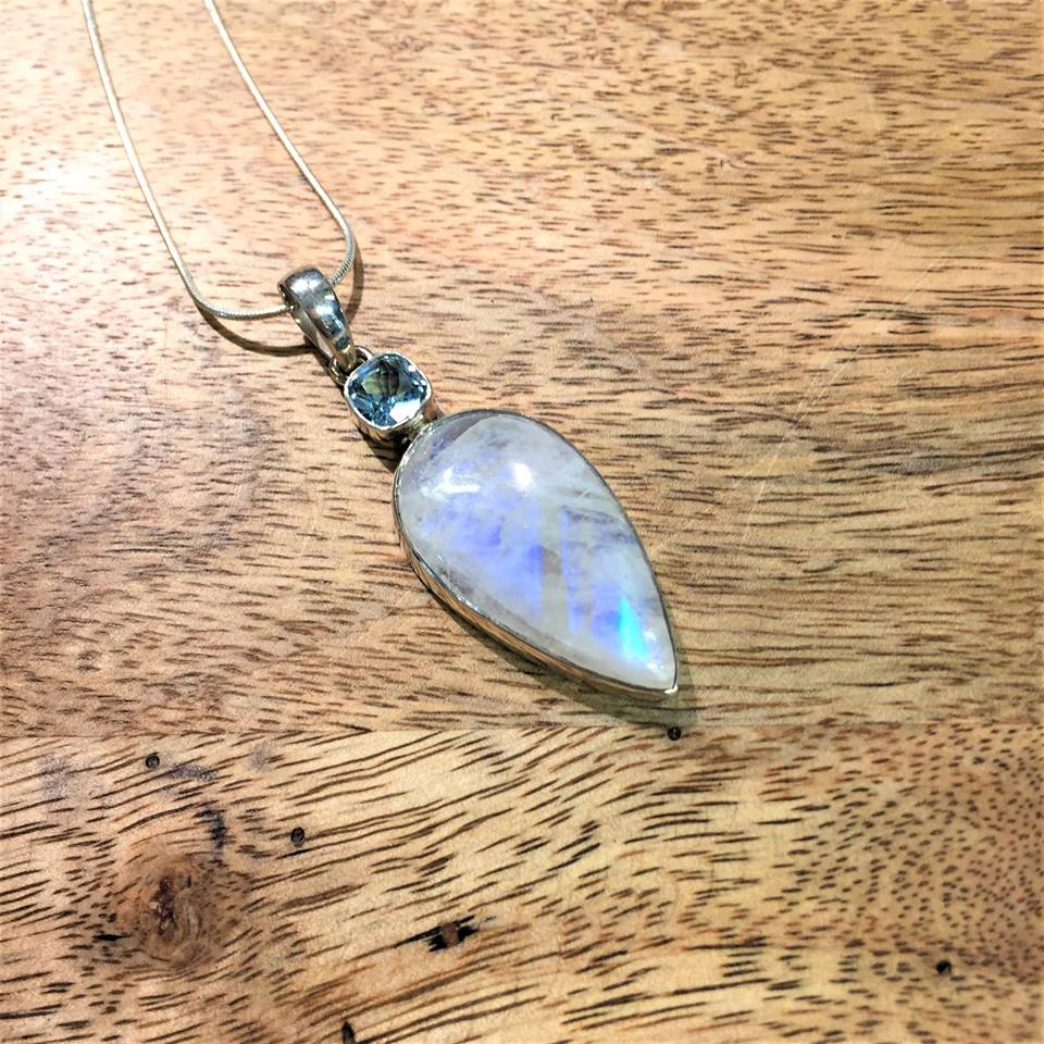 Moonstone-necklace