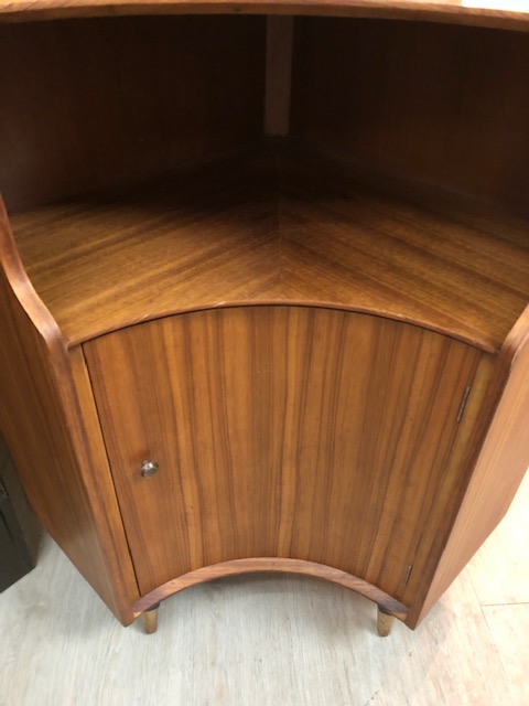 Corner-cabinet