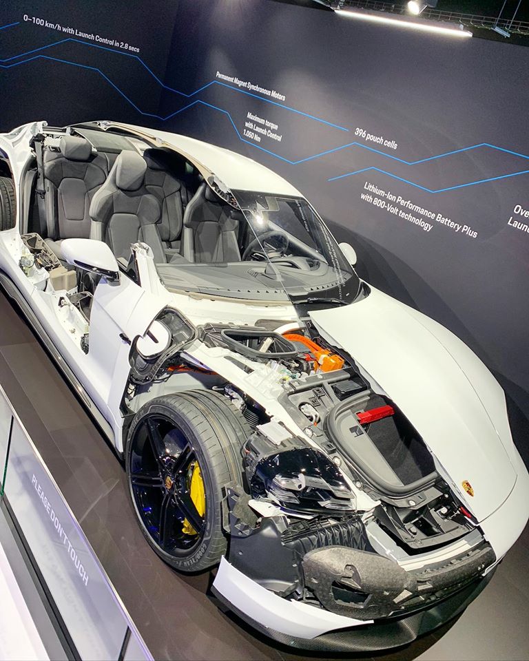 Porsche-taycan-inside